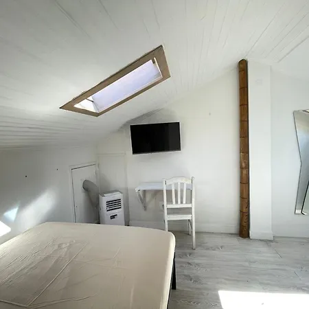 Maria Shared Apartment In Central Lisbon-3