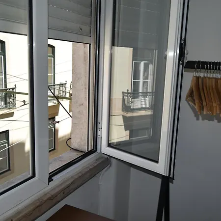 Maria Shared Apartment In Central Lisbon-2